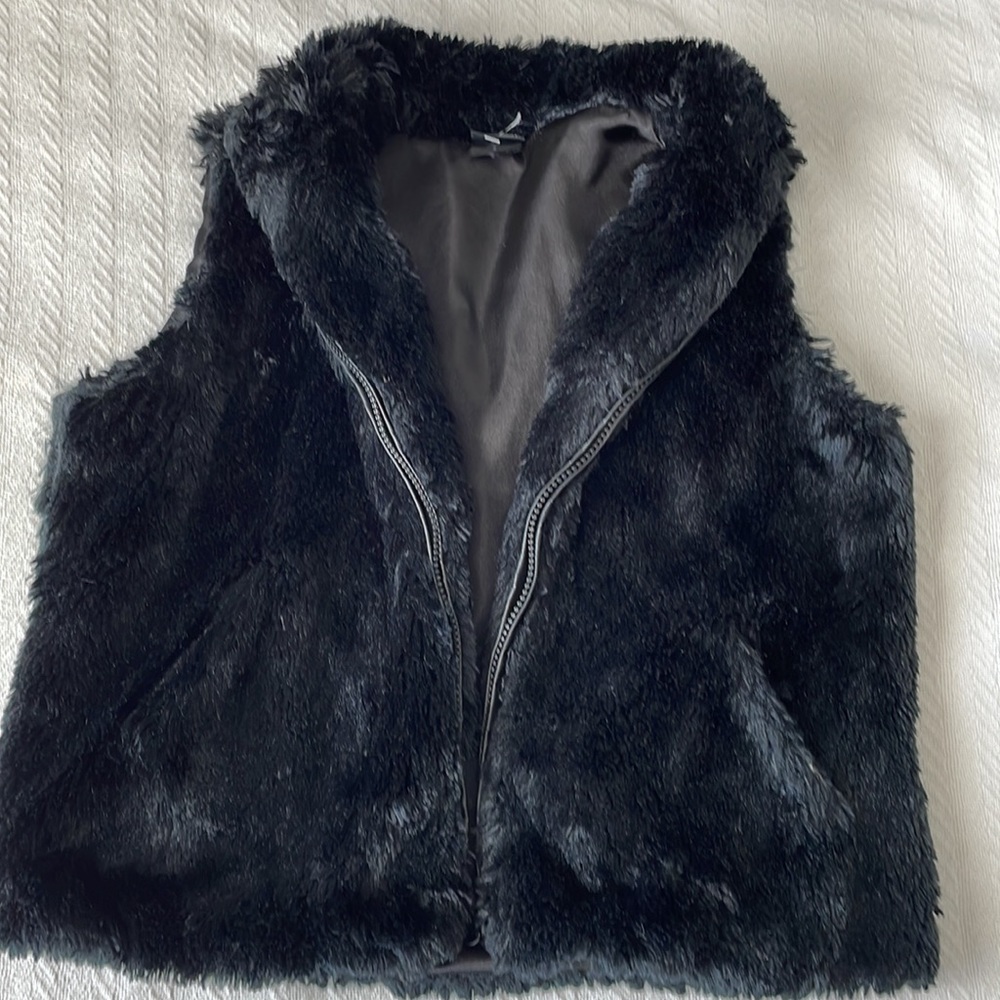 Black Faux Fur Zipper Up Stylish Vest Via Warm Sweater